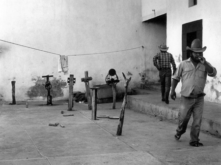 Mariana Yampolsky, _Patio de la carcel_, 1994